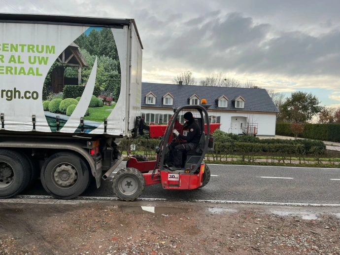 Levering van Graszoden door chauffeur